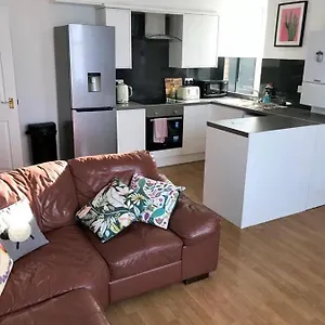  Apartment A Modern 2 Bedroom Close To The Centre