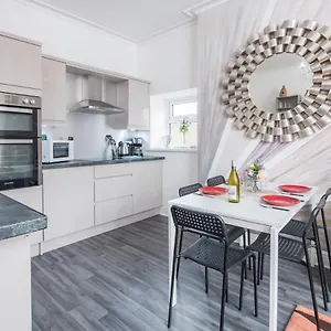  Apartment Pass The Keys Spacious 3 Bedroom In Trendy Canton!