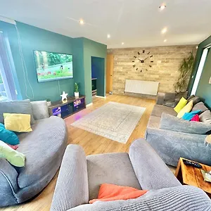 charming-three-bedroom-with-water-bed-and-garden.bournemouth-hotels.org/